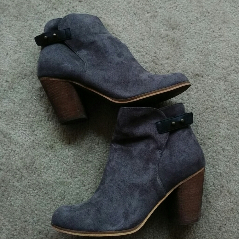 Abound Suede Gray ankle boots size 7.5